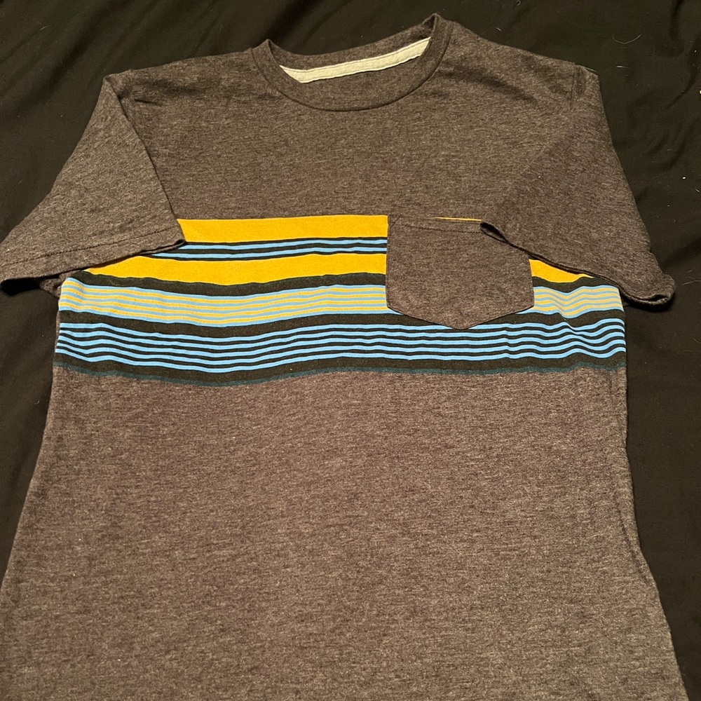 Boys Volcom L short-sleeved shirt.